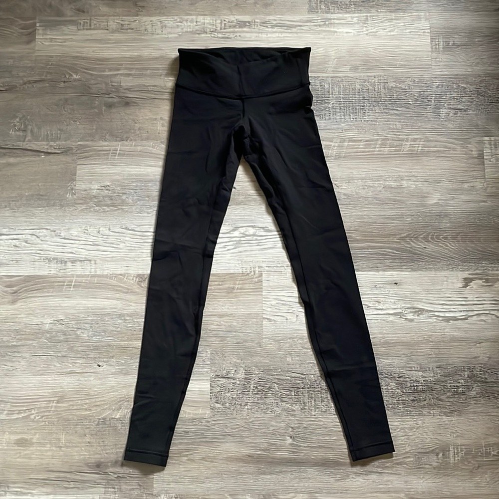 Lululemon Black Mid-Rise Size 4 Athletic Leggings 28”